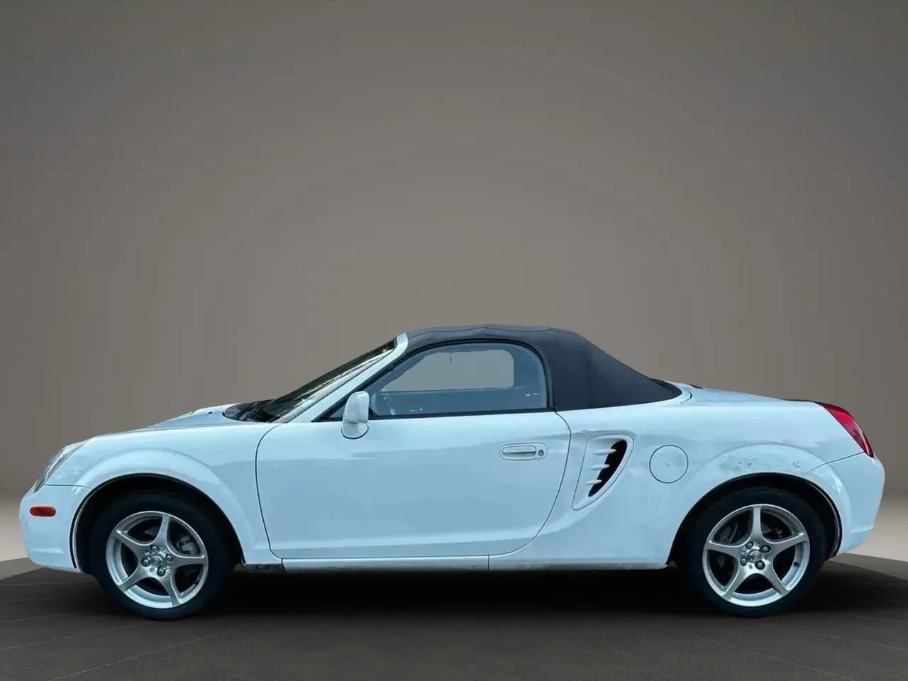 Used 2005 Toyota MR2 image 5