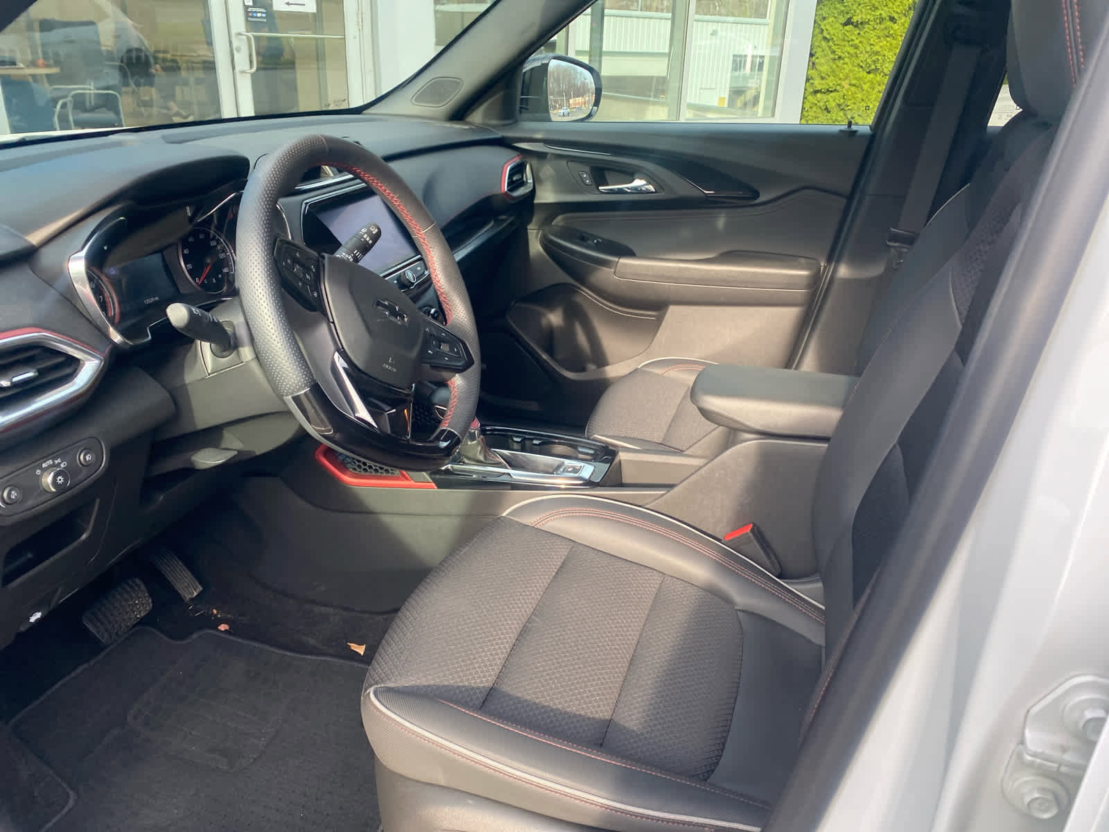 Used 2023 Chevrolet TrailBlazer RS w/ Sun and Liftgate Package image 9