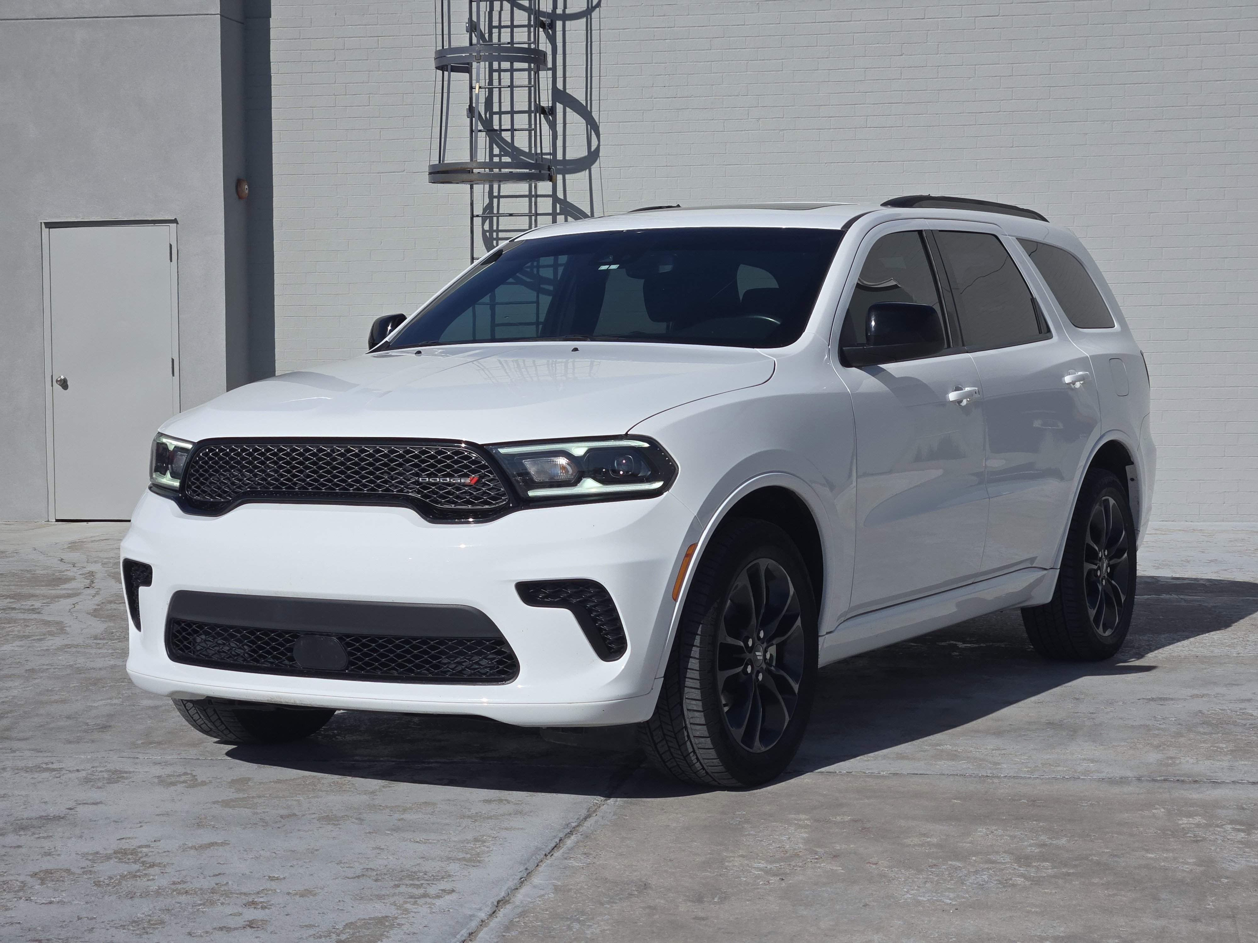 Used 2023 Dodge Durango SXT w/ SXT Blacktop Group image 4