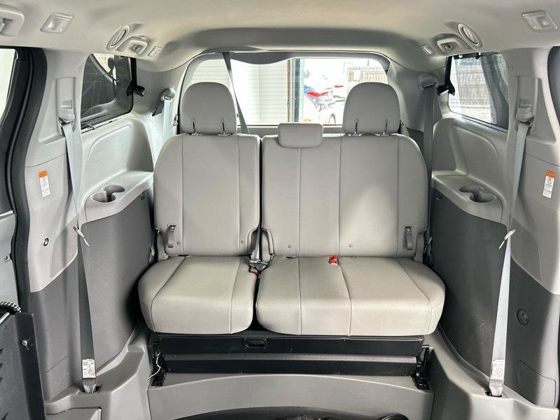Used 2020 Toyota Sienna XLE w/ XLE Navigation Package image 24
