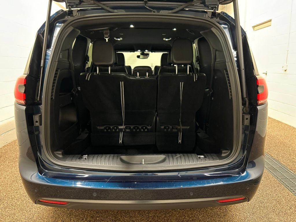 Used 2024 Chrysler Pacifica Touring-L w/ S Appearance Package FWD image 13