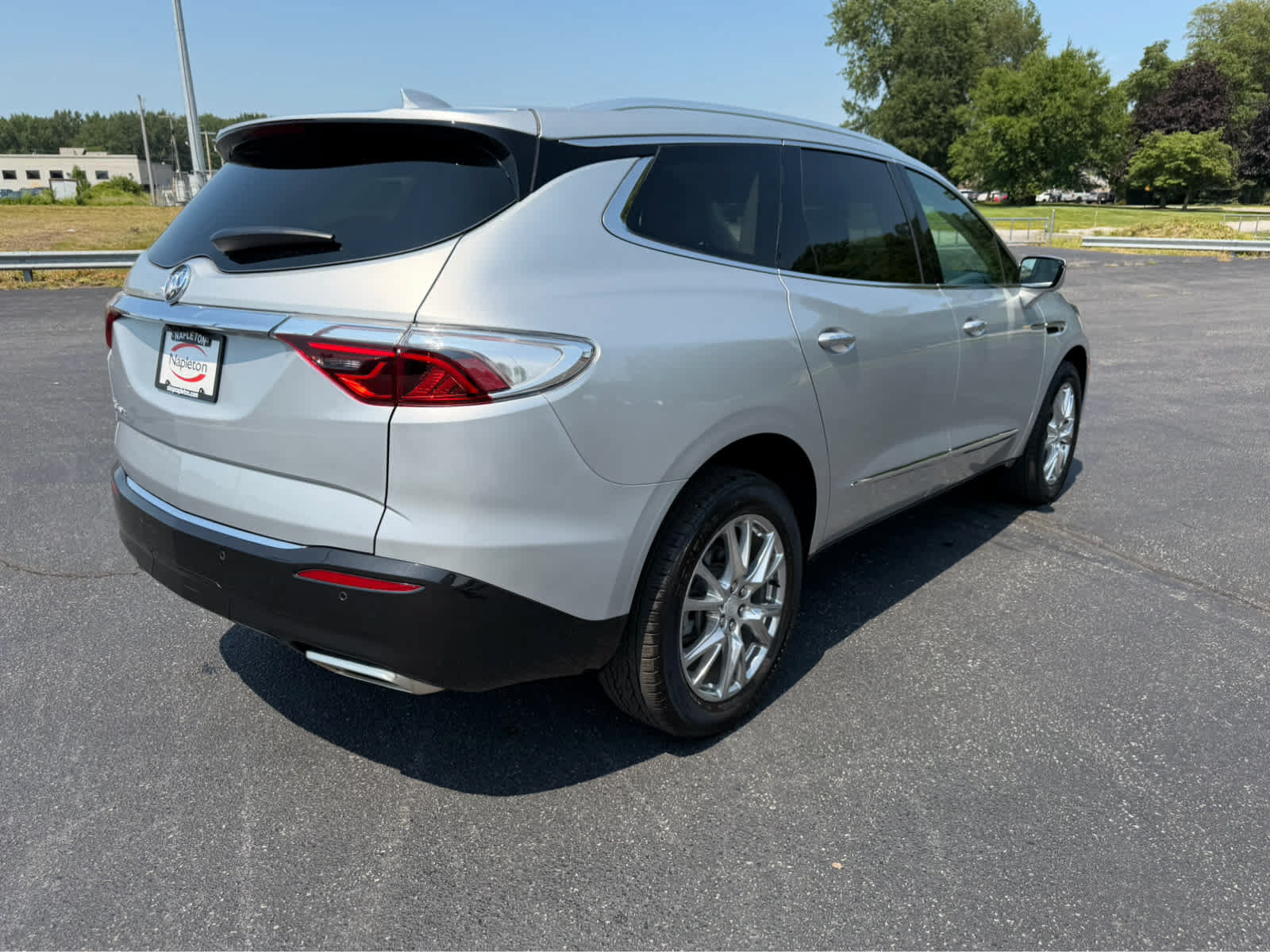 Used 2022 Buick Enclave Premium w/ Surround and Sites Package AWD/4WD image 10