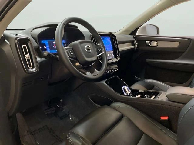 Used 2025 Volvo XC40 B5 Plus AWD/4WD image 59