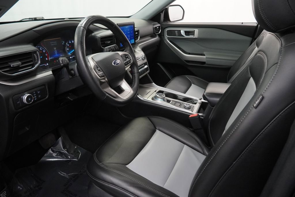 Used 2022 Ford Explorer XLT w/ Equipment Group 202A image 21