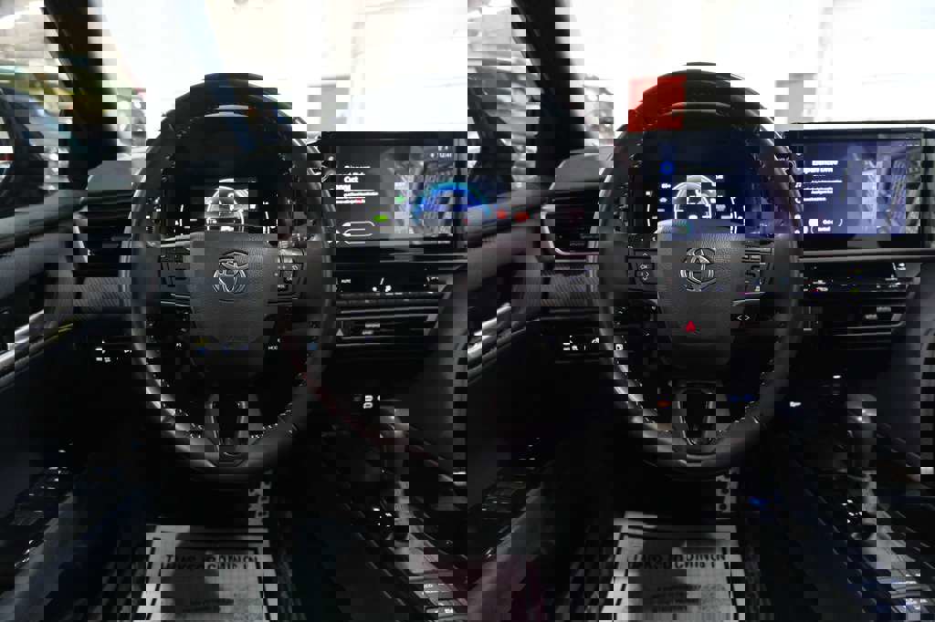 Used 2025 Toyota Camry SE image 29