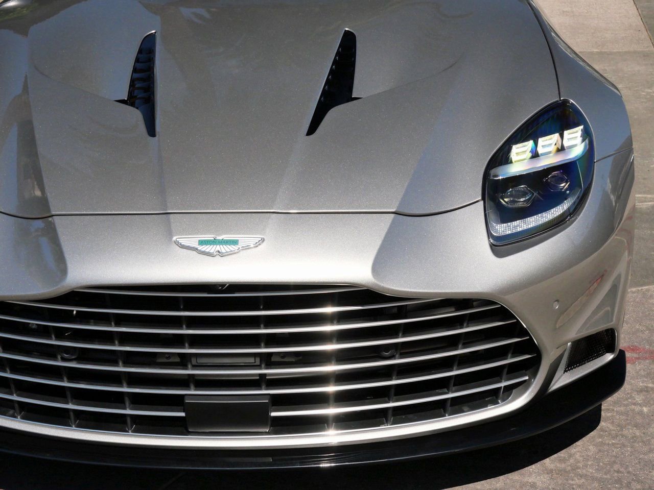 New 2025 Aston Martin Vanquish image 15