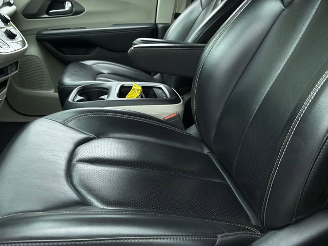 Used 2023 Chrysler Pacifica Touring-L FWD image 12