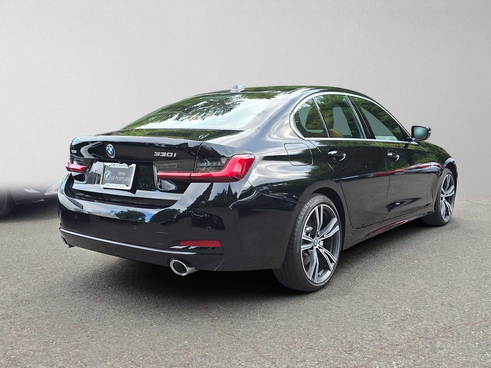 Used 2024 BMW 330i xDrive Sedan w/ Convenience Package AWD/4WD image 3