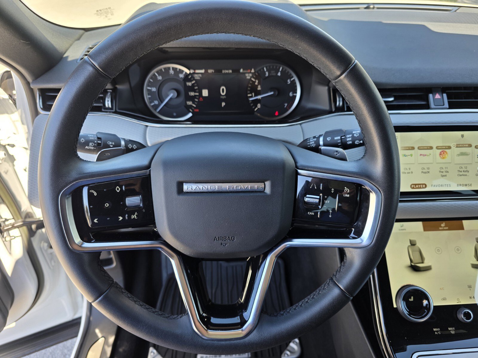 Used 2023 Land Rover Range Rover Evoque R-Dynamic S image 15