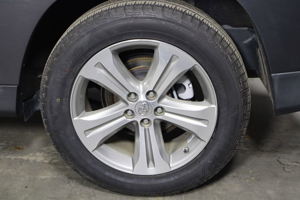 Used 2012 Toyota Highlander Limited w/ Tow Pkg image 37