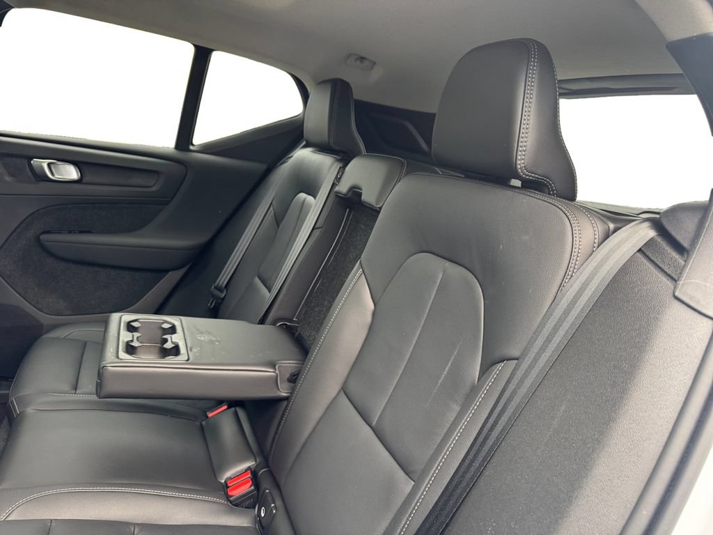 Certified 2026 Volvo XC40 B5 Plus AWD/4WD image 27