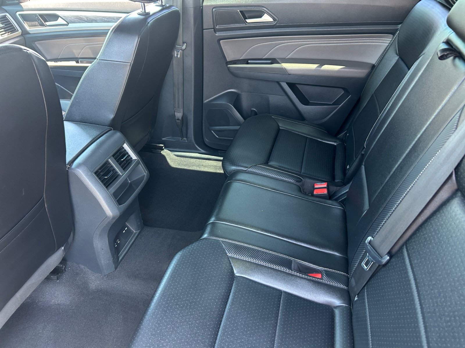 Used 2022 Volkswagen Atlas Cross Sport SE FWD image 17