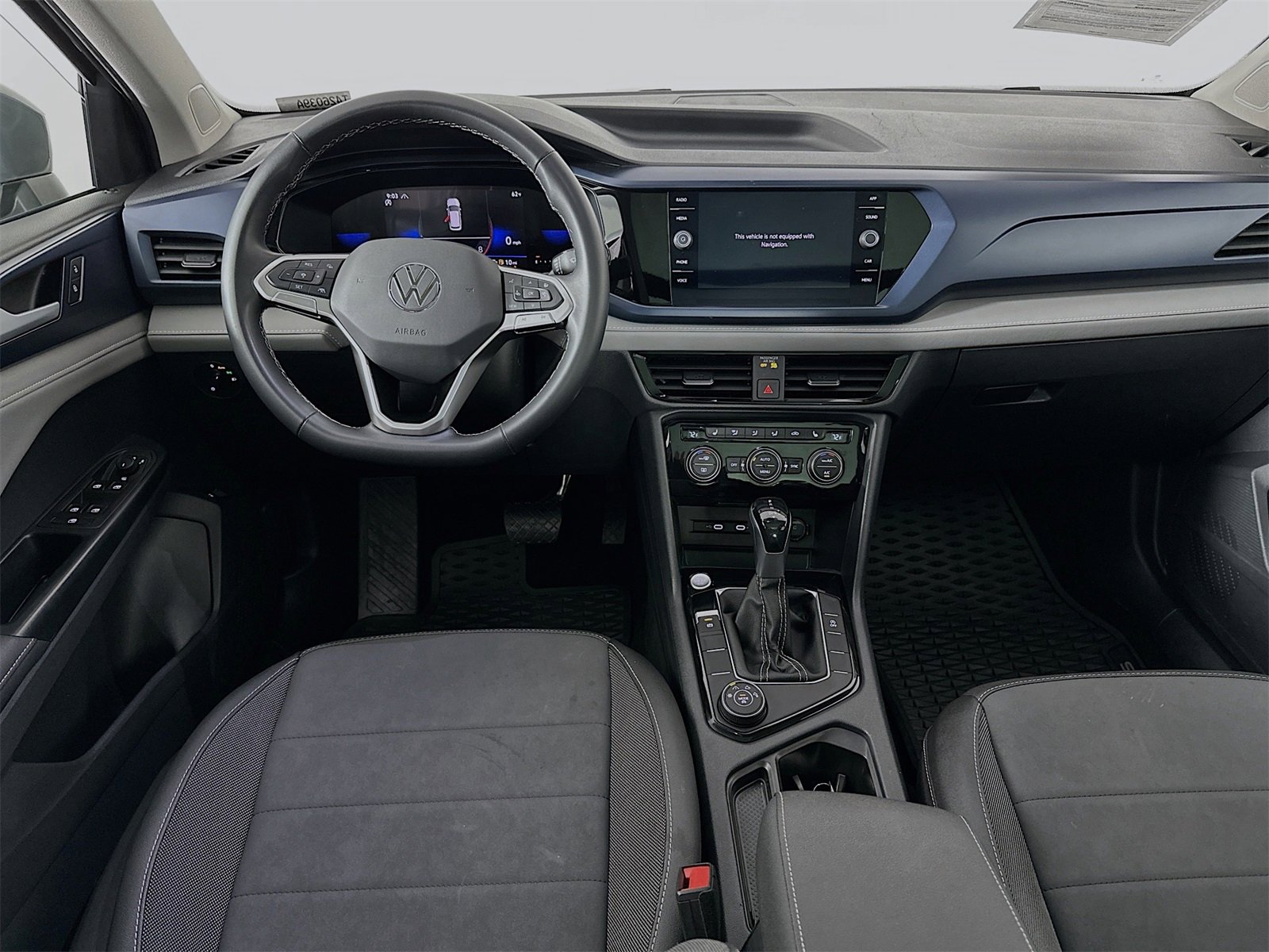 Used 2024 Volkswagen Taos SE w/ Panoramic Sunroof Package image 23