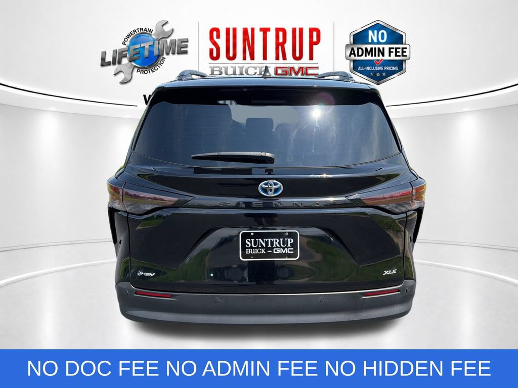 Used 2025 Toyota Sienna XLE FWD image 4