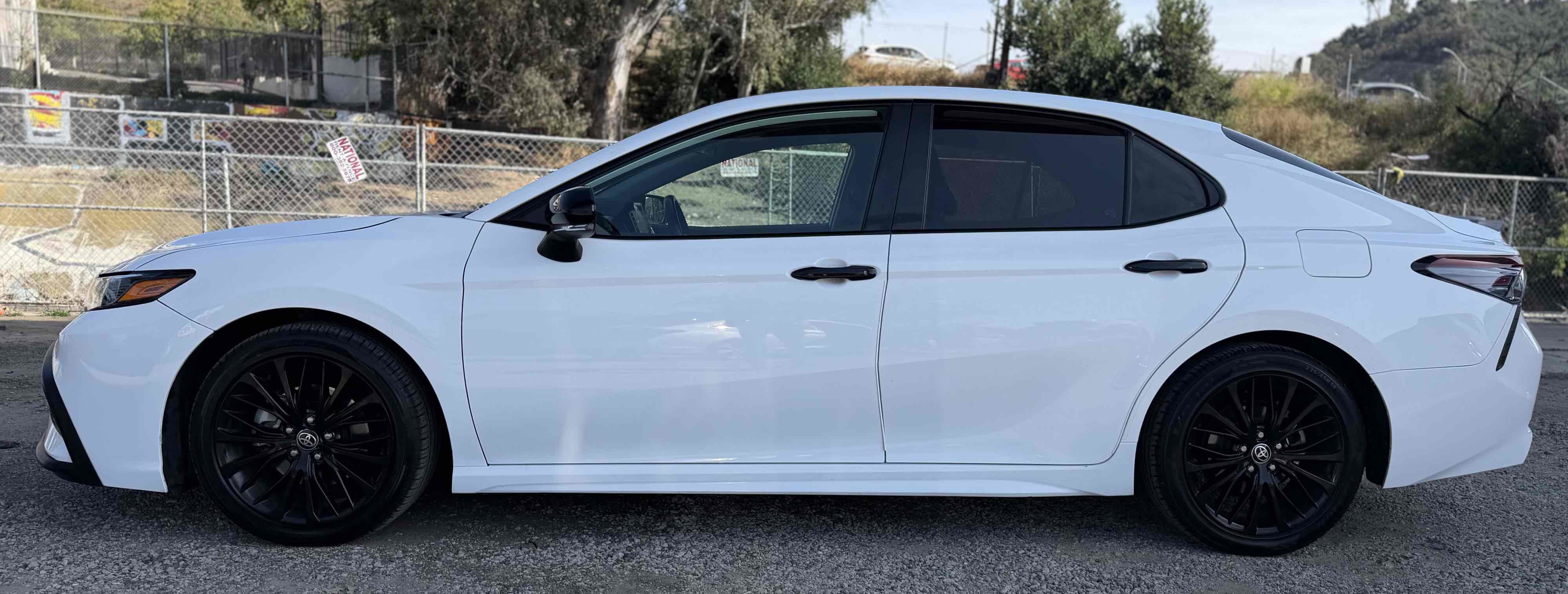 Used 2022 Toyota Camry SE FWD image 8