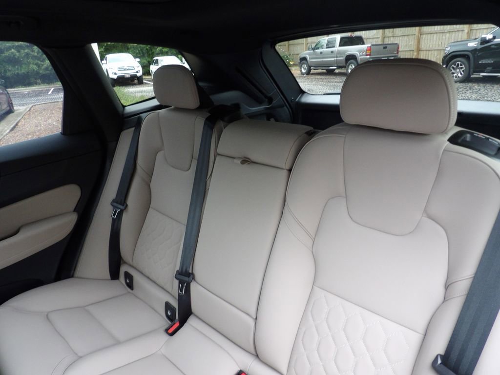 New 2026 Volvo XC60 B5 Plus w/ Protection Package Premier AWD/4WD image 24