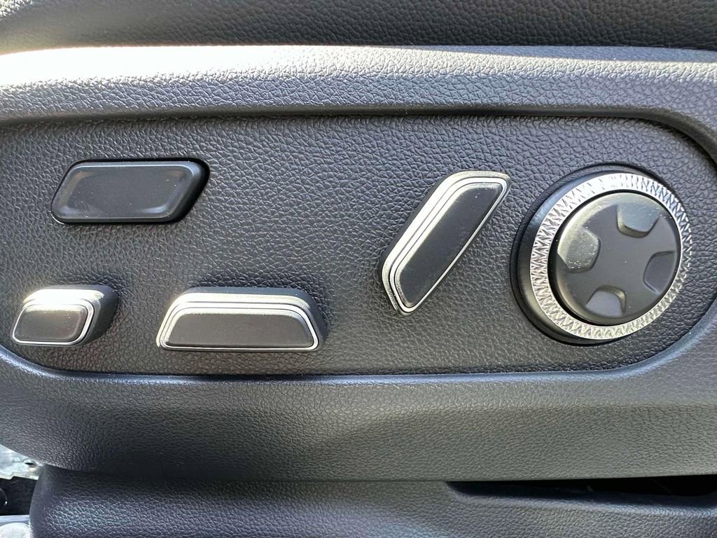 New 2024 Genesis GV60 Advanced AWD/4WD image 15