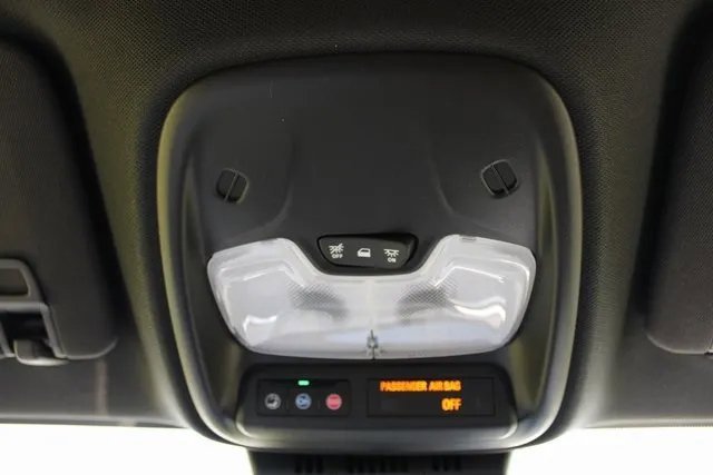 New 2025 GMC Canyon Elevation w/ Convenience Package image 30