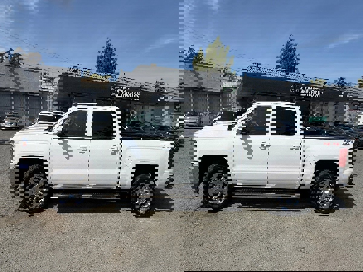 Used 2018 Chevrolet Silverado 1500 LT w/ LT Eassist Package image 4