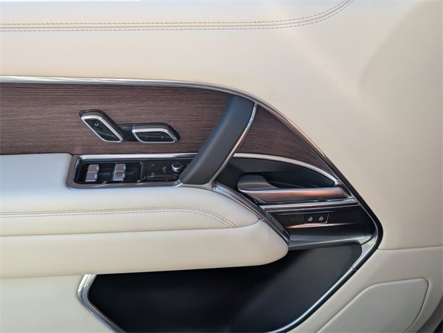 Used 2024 Land Rover Range Rover SE image 15