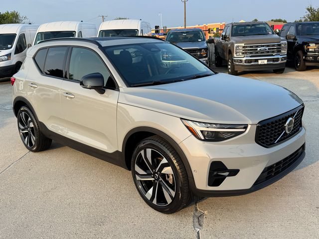 Used 2025 Volvo XC40 B5 Ultra AWD/4WD image 6