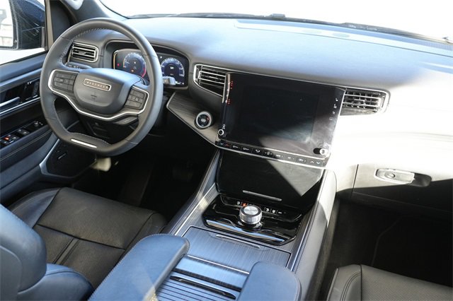 Used 2024 Jeep Wagoneer Series II image 2