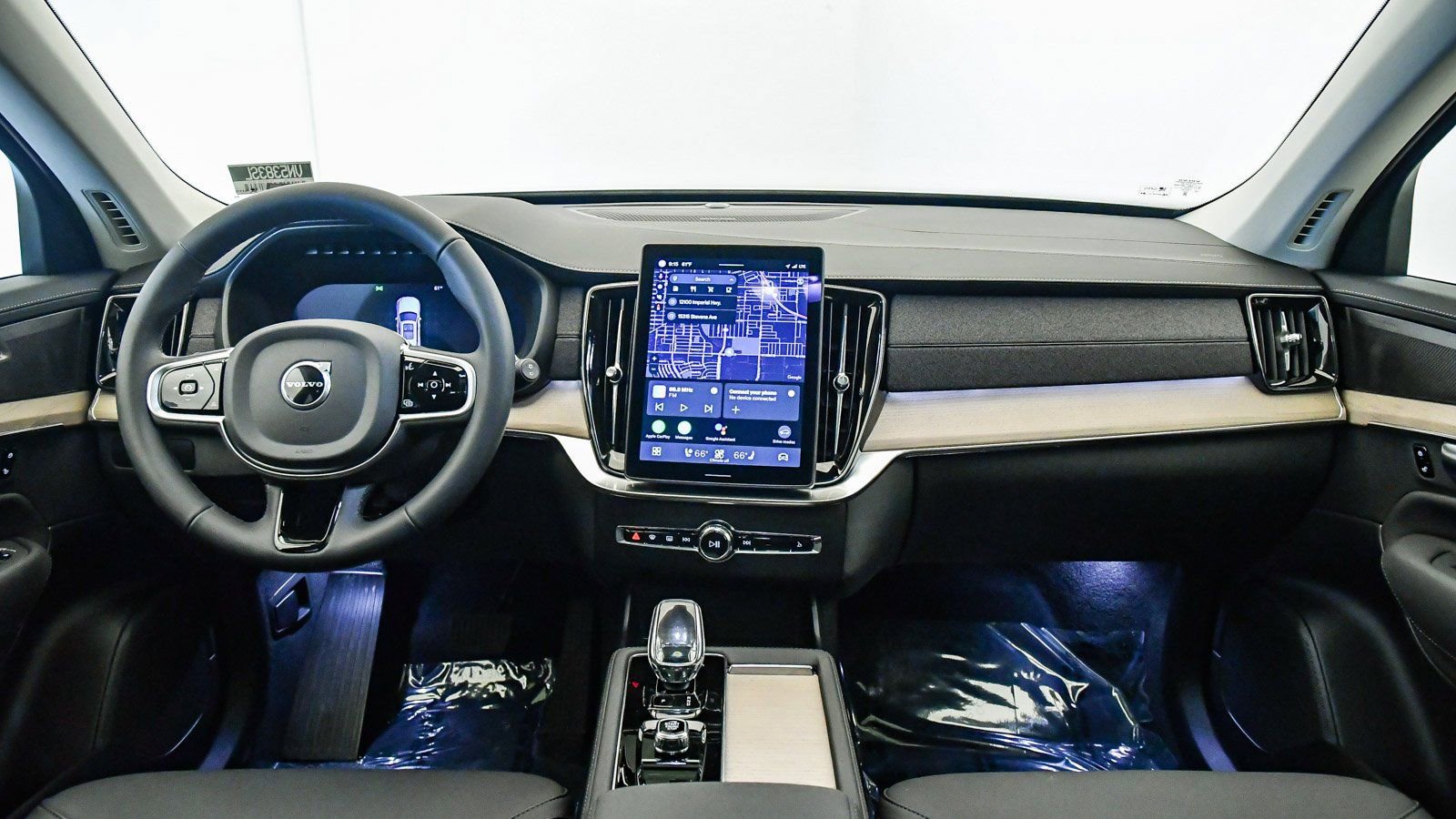 Certified 2025 Volvo XC90 B6 Plus w/ Protection Package Premier image 14