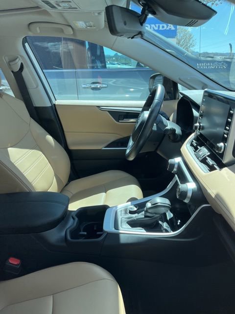 Used 2022 Toyota RAV4 XLE Premium AWD/4WD image 9