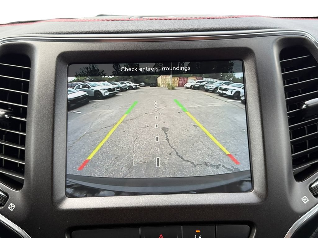 Used 2022 Jeep Cherokee Trailhawk AWD/4WD image 15