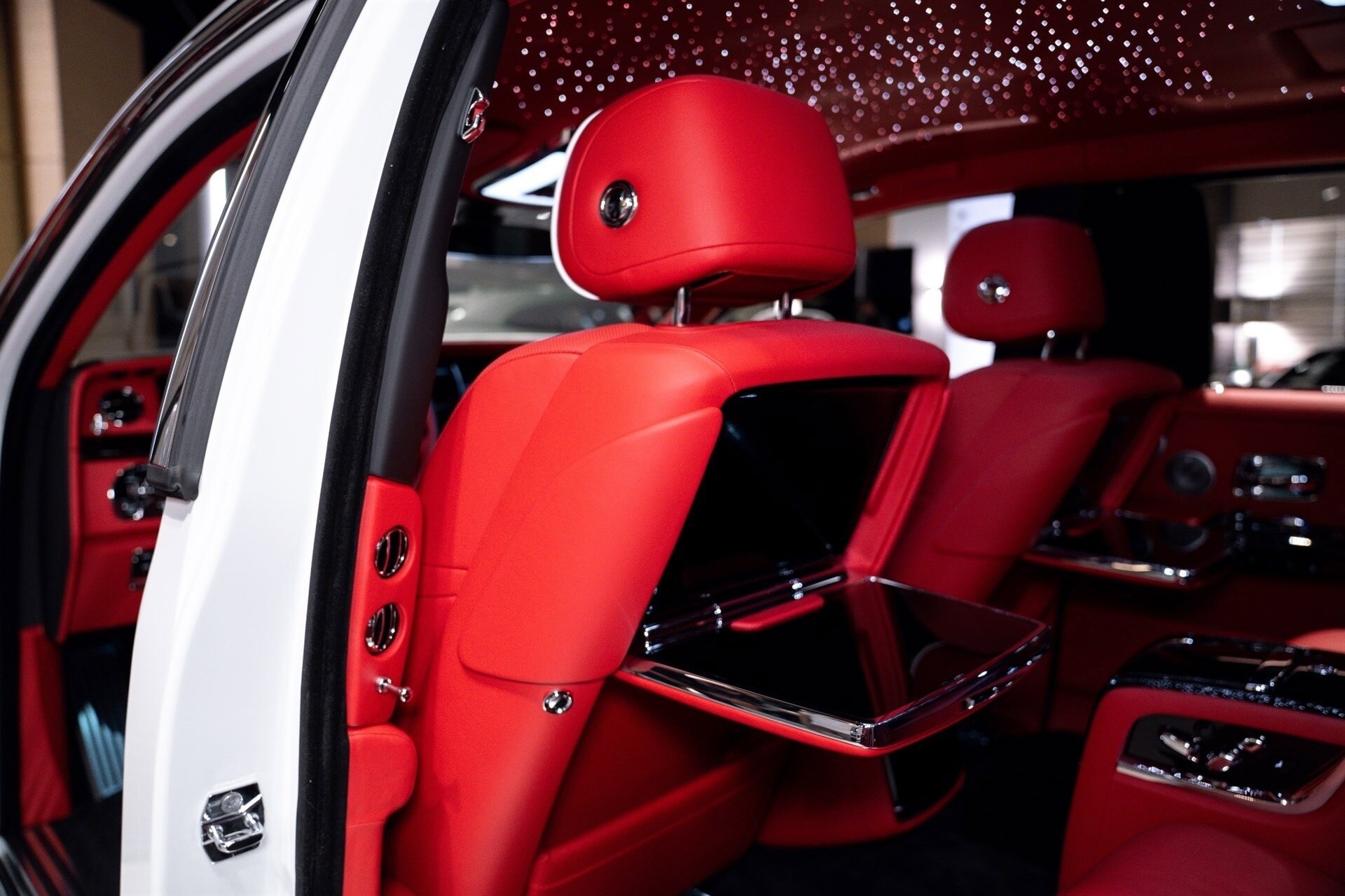 Used 2024 Rolls-Royce Phantom Sedan RWD image 9