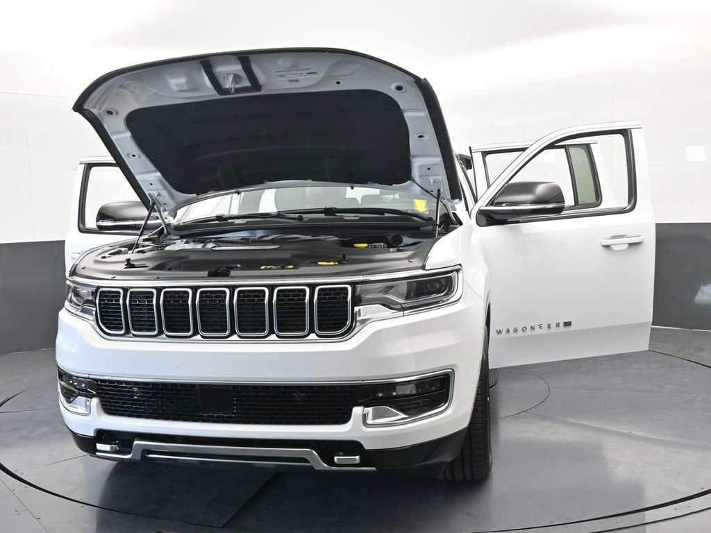 Used 2023 Jeep Wagoneer L Series III w/ Preferred Equipment Group AWD/4WD image 39