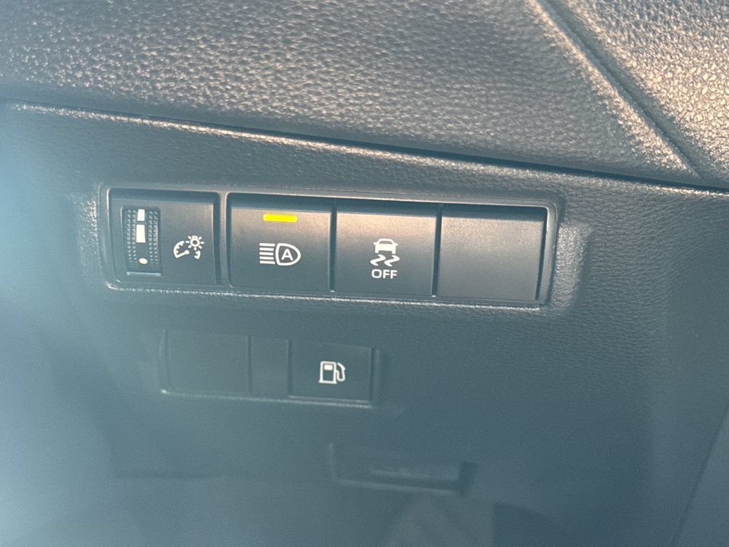 Used 2025 Toyota Corolla Cross AWD Hybrid w/ Moonroof Package image 32