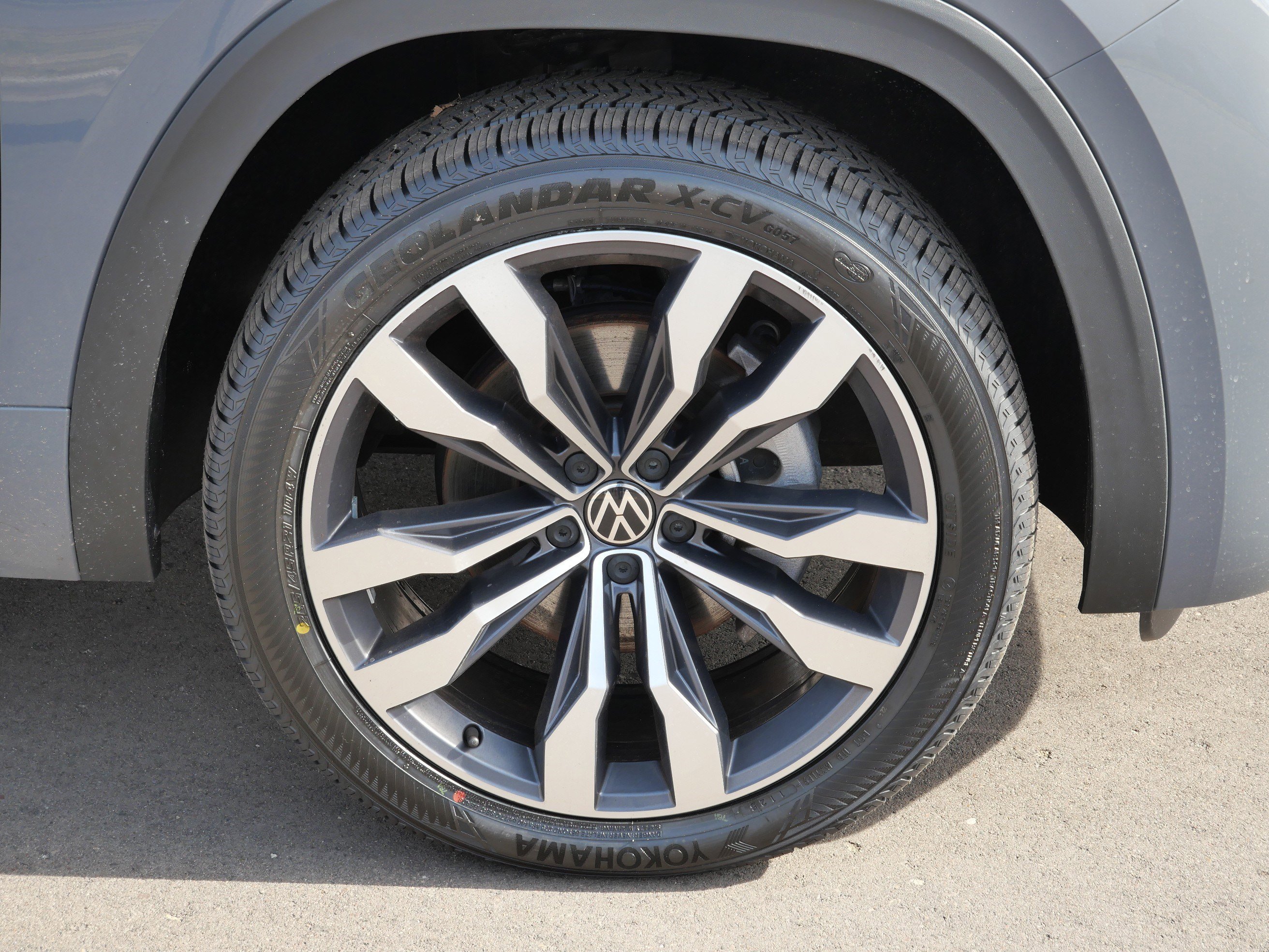 Certified 2021 Volkswagen Atlas Cross Sport SEL R-Line w/ Cross Sport MDO Package AWD/4WD image 15