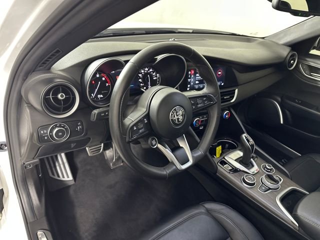 Used 2022 Alfa Romeo Giulia Ti image 13