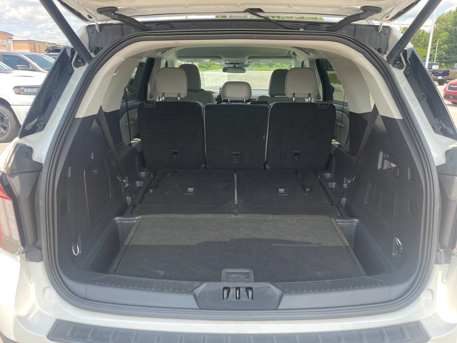 Used 2025 Ford Explorer Active w/ Active Comfort Package RWD image 17