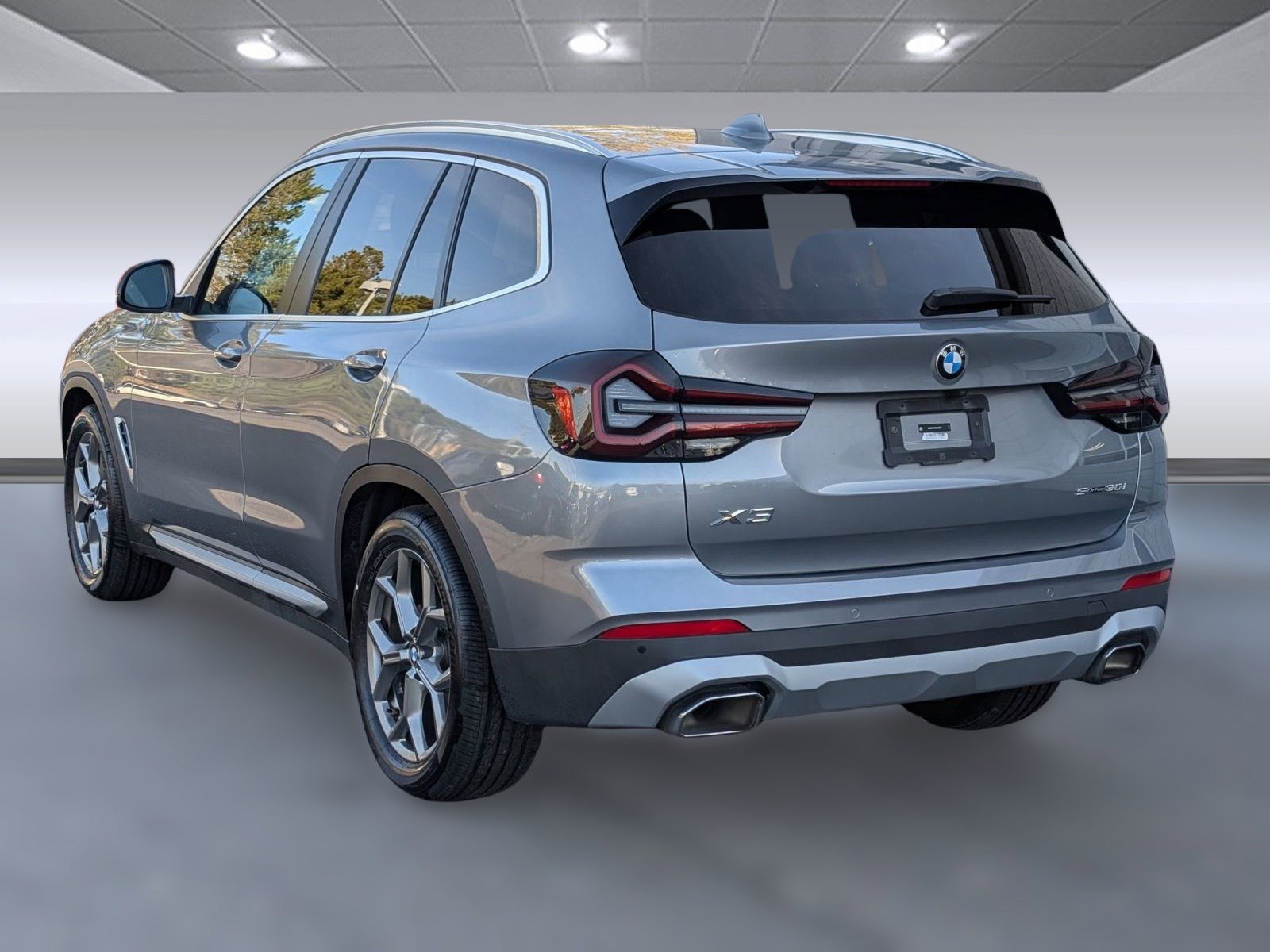 Used 2024 BMW X3 sDrive30i image 3