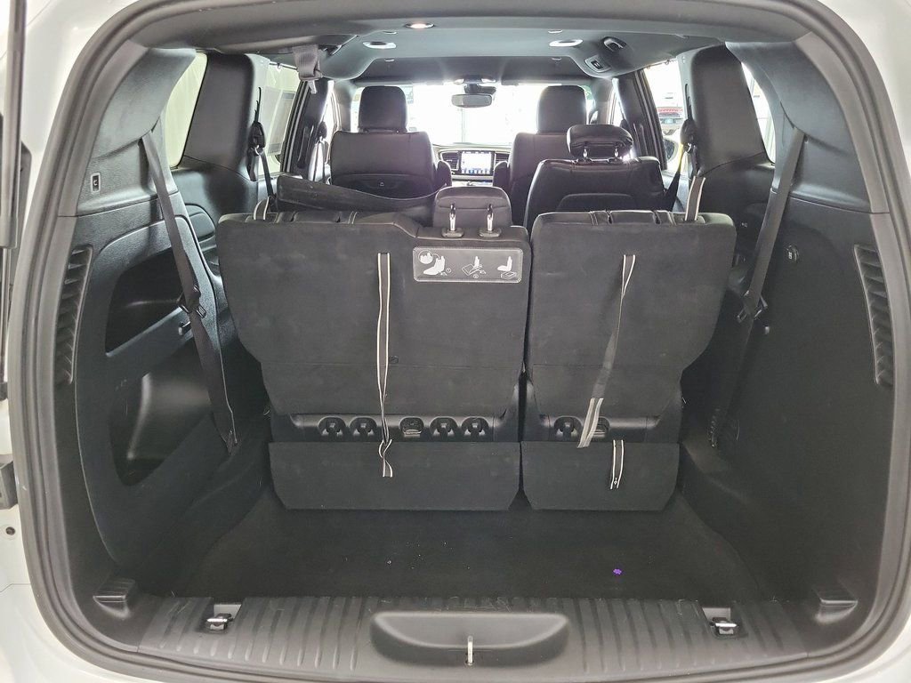 Used 2020 Chrysler Pacifica Touring-L w/ Advanced Safetytec Group image 18