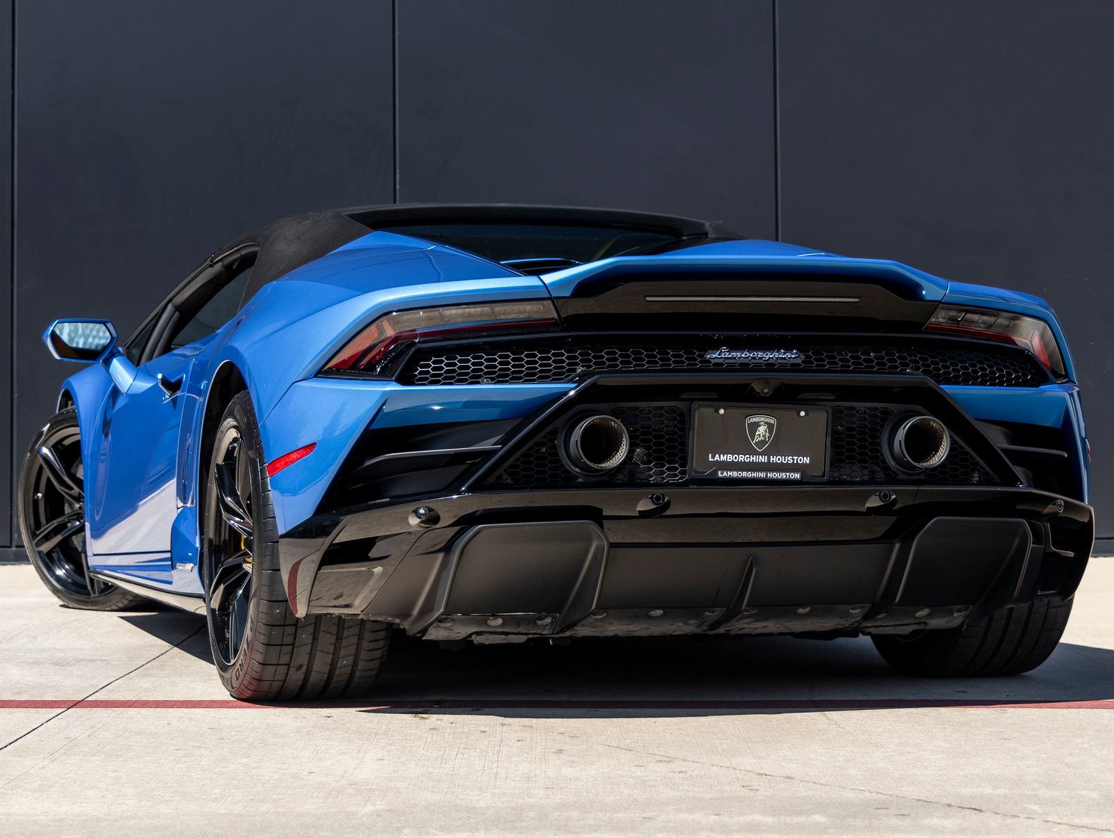 Used 2020 Lamborghini Huracan EVO image 6