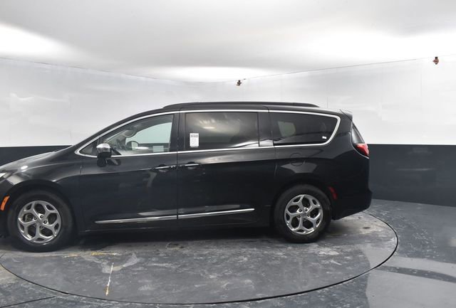 Used 2023 Chrysler Pacifica Limited FWD image 4