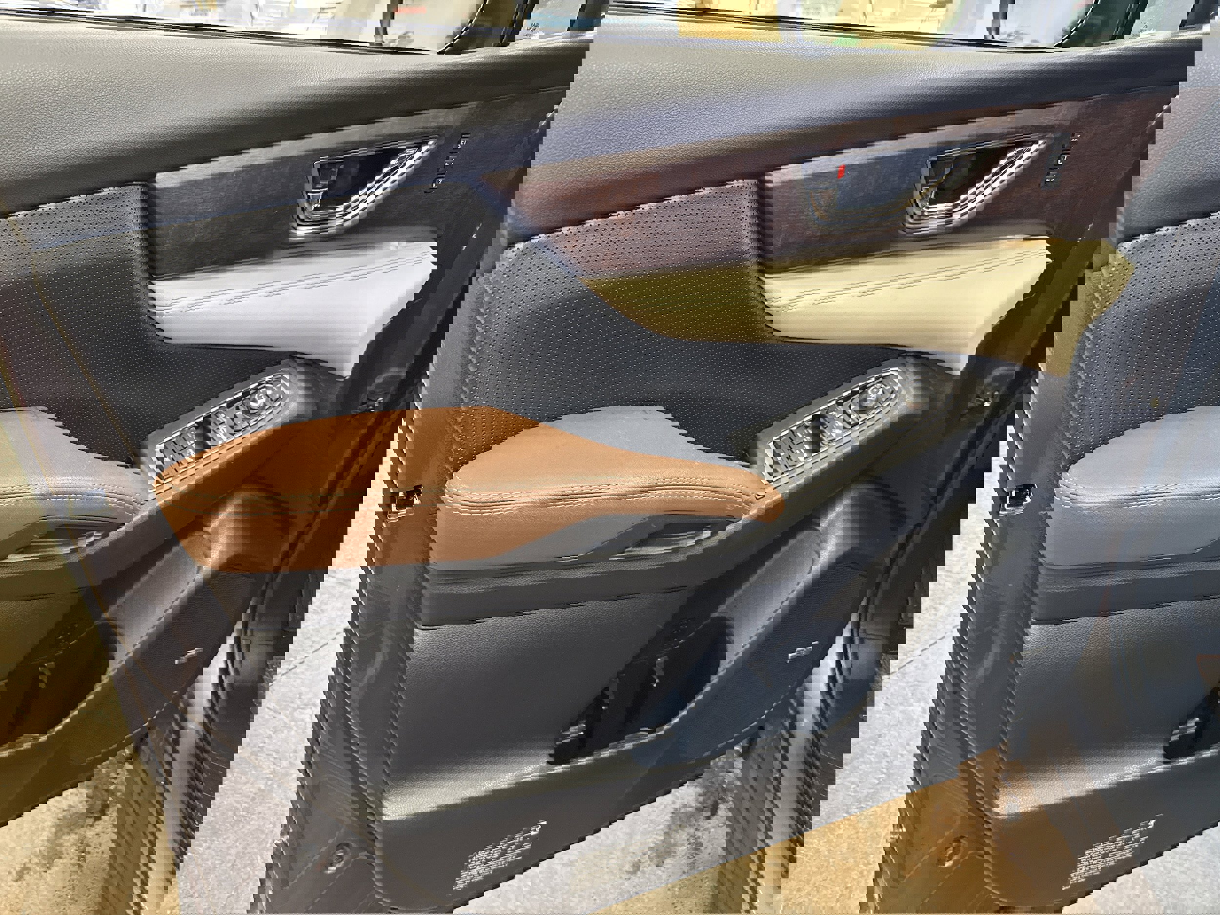 Used 2022 Subaru Ascent Touring w/ Popular Package #2A image 5