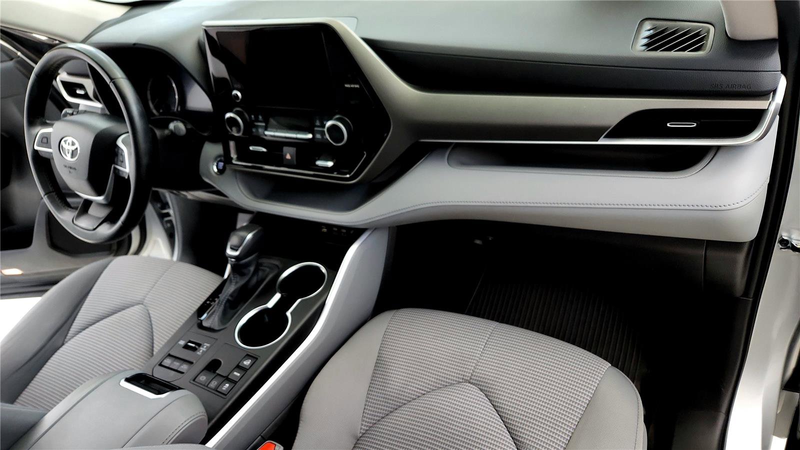 Used 2023 Toyota Highlander LE image 16