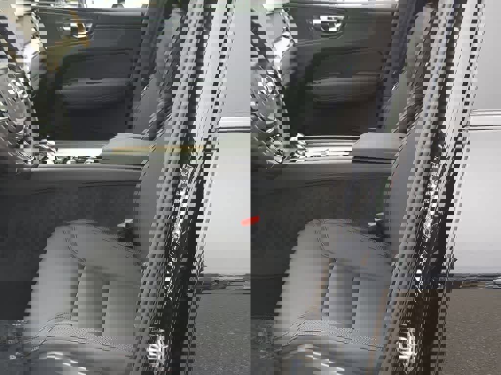 Used 2026 Volvo XC60 B5 Plus w/ Protection Package Premier image 15