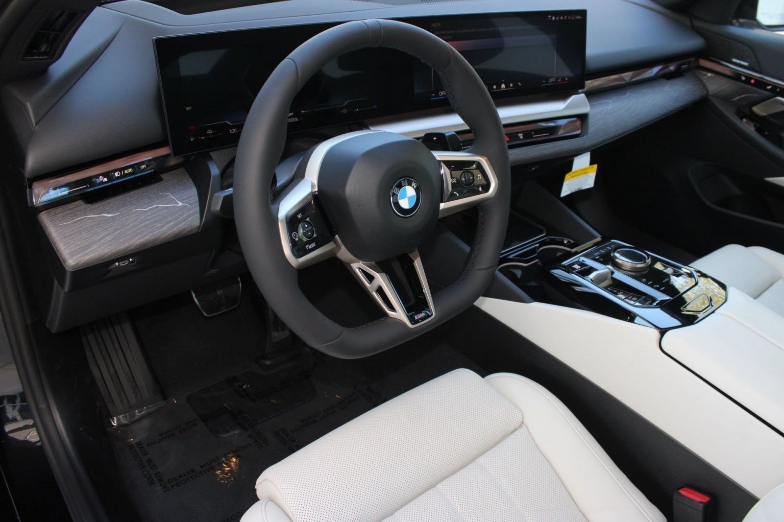 Used 2026 BMW 530i w/ M Sport Package RWD image 4