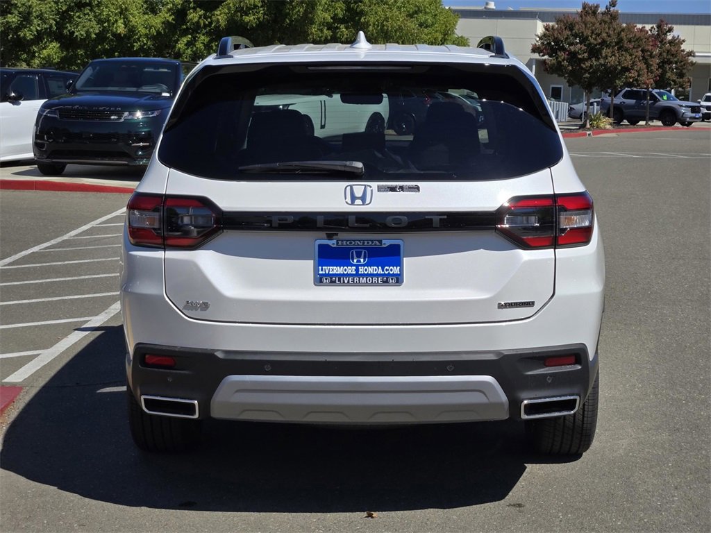 New 2025 Honda Pilot Touring image 5