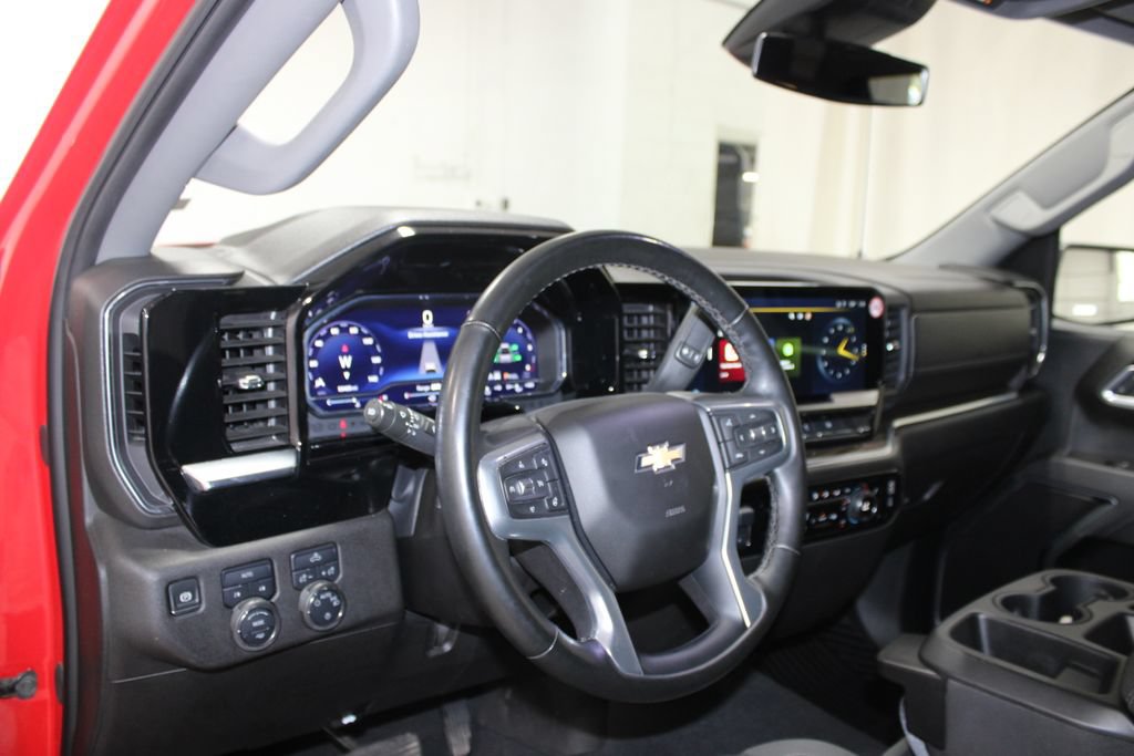 Used 2025 Chevrolet Silverado 1500 LT AWD/4WD image 18