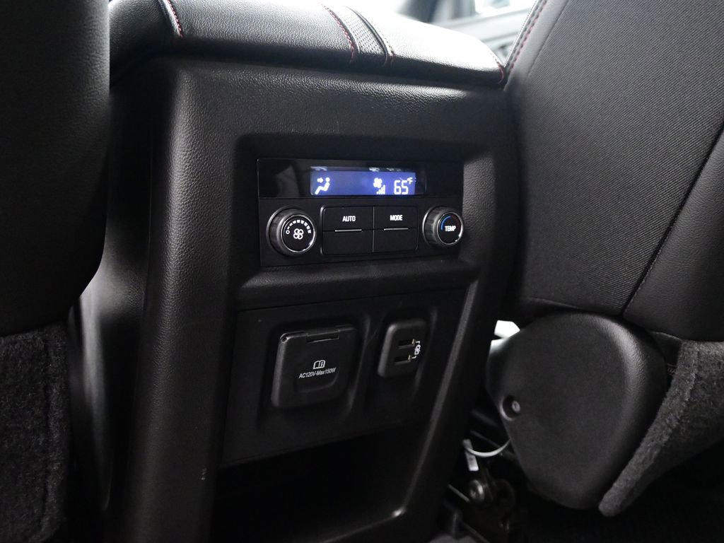 Used 2023 Chevrolet Traverse RS image 32