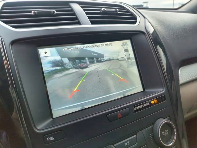 Used 2018 Ford Explorer XLT w/ Equipment Group 202A image 7