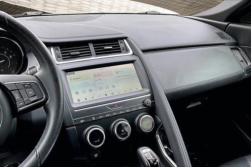 Used 2020 Jaguar E-PACE image 6