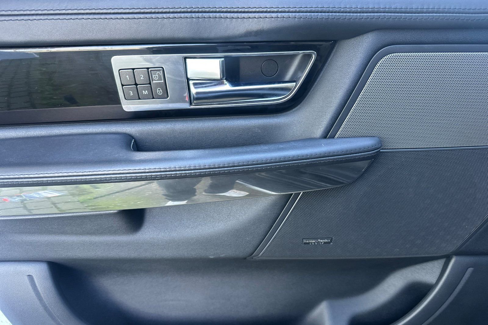 Used 2013 Land Rover Range Rover Sport HSE LUX image 13