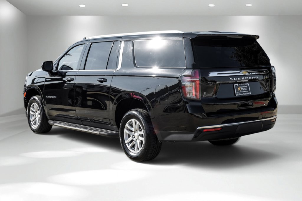 Used 2024 Chevrolet Suburban LT RWD image 8